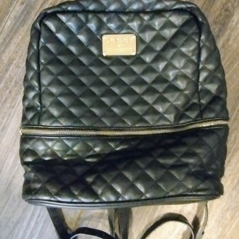 BeBe BLACK QUILTED EMBOSSED BACK PACK